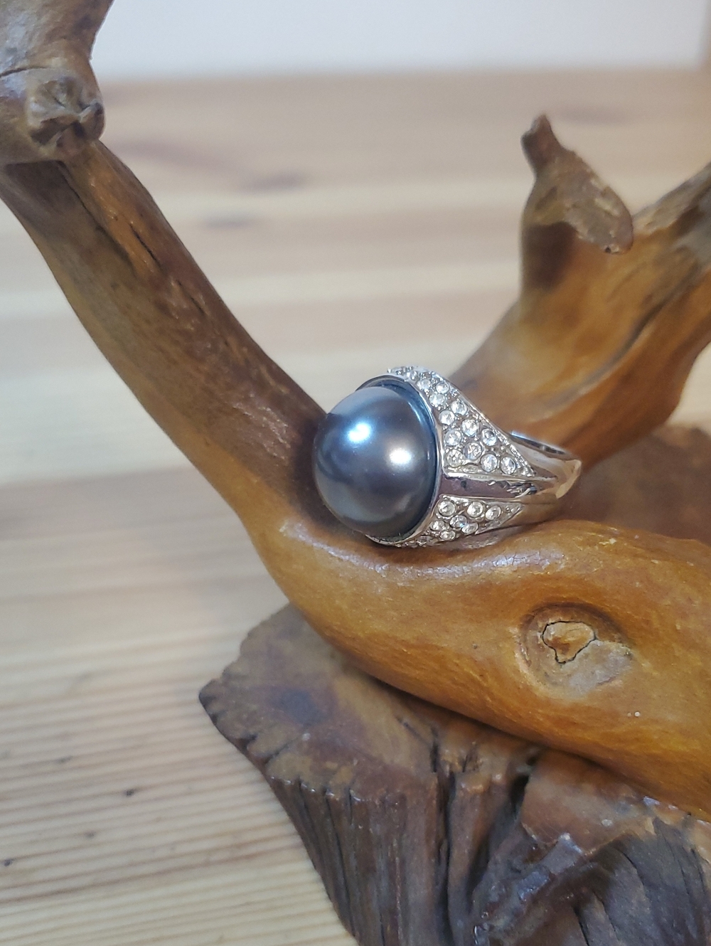 Fashion ring with faux pearl EG